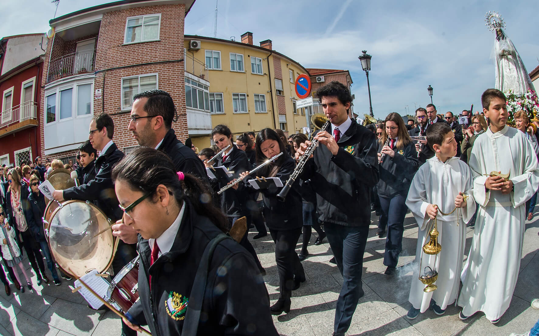 Procesión del Encuentro y Tirada de Aleluyas