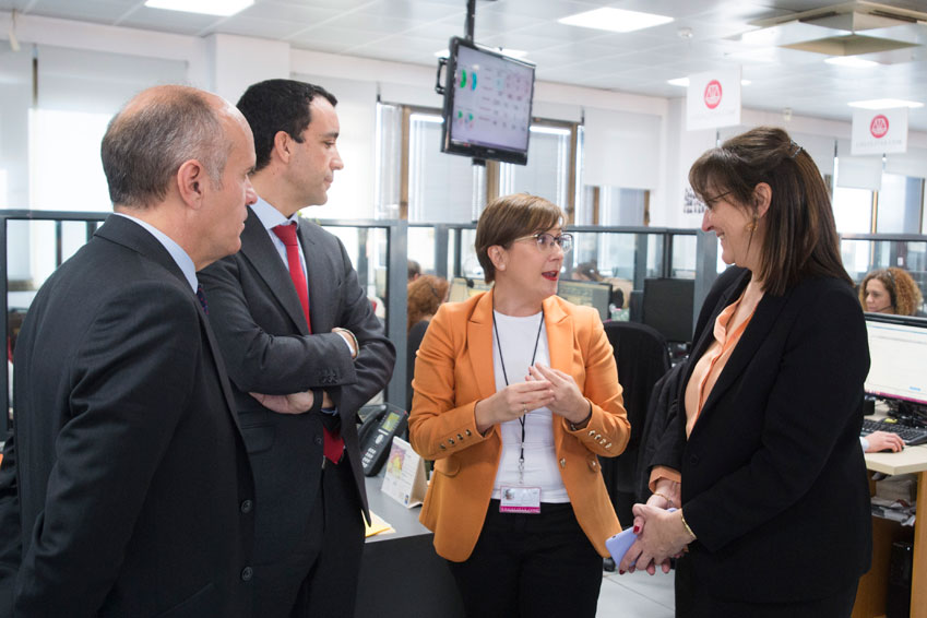 La alcaldesa de Pozuelo visita la sede de Legálitas