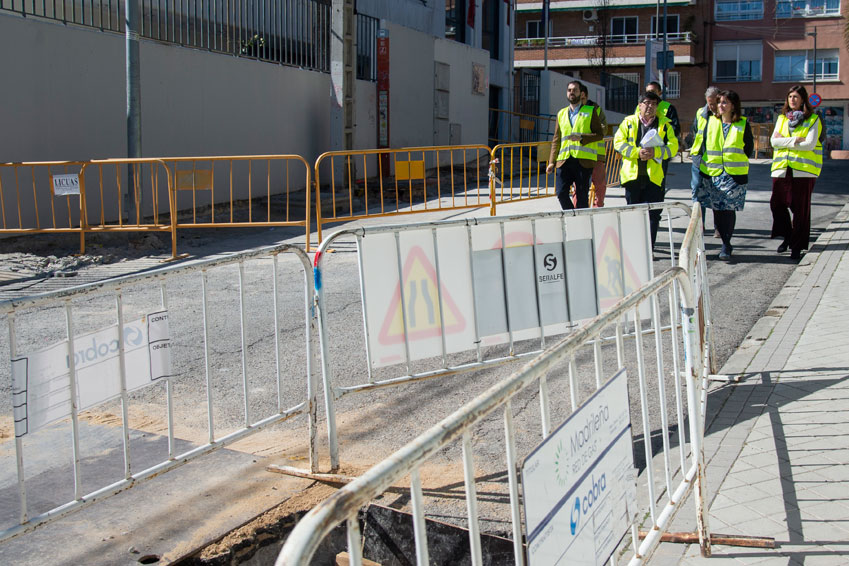 La alcaldesa, Susana Pérez Quislant, visita la zona de obras de la calle San Rafael