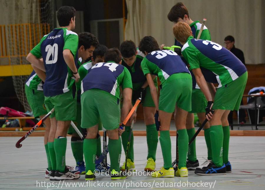 Pozuelo Azul, ganador del primer partido de la tercera división masculina de la liga madrileña de hockey sala