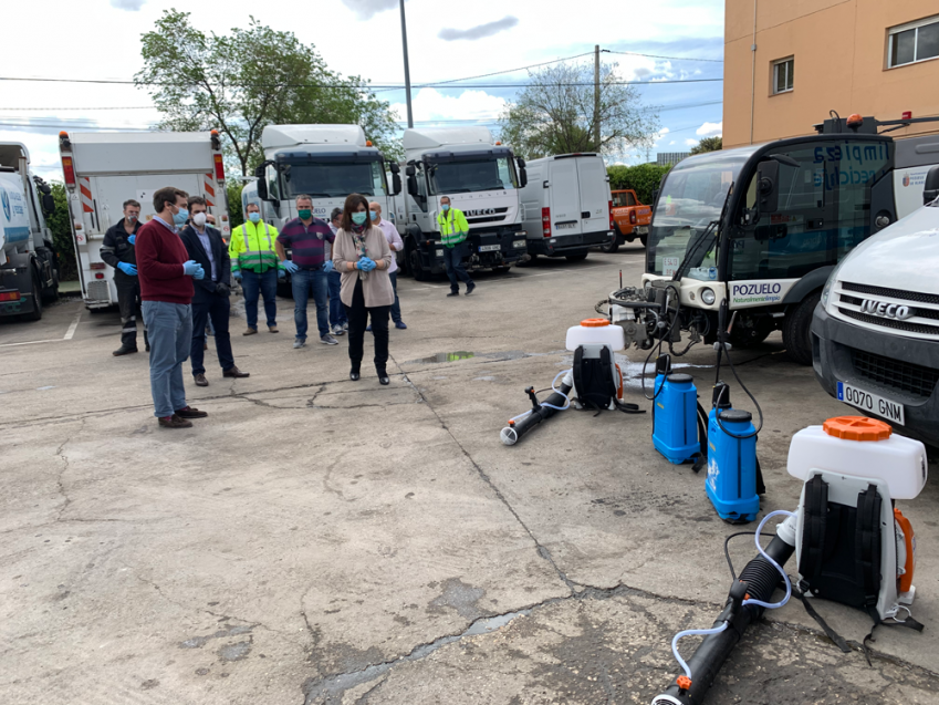 La alcaldesa visita el Punto Limpio