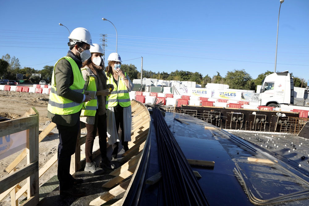 Visita las obras de soterramiento de la rotonda