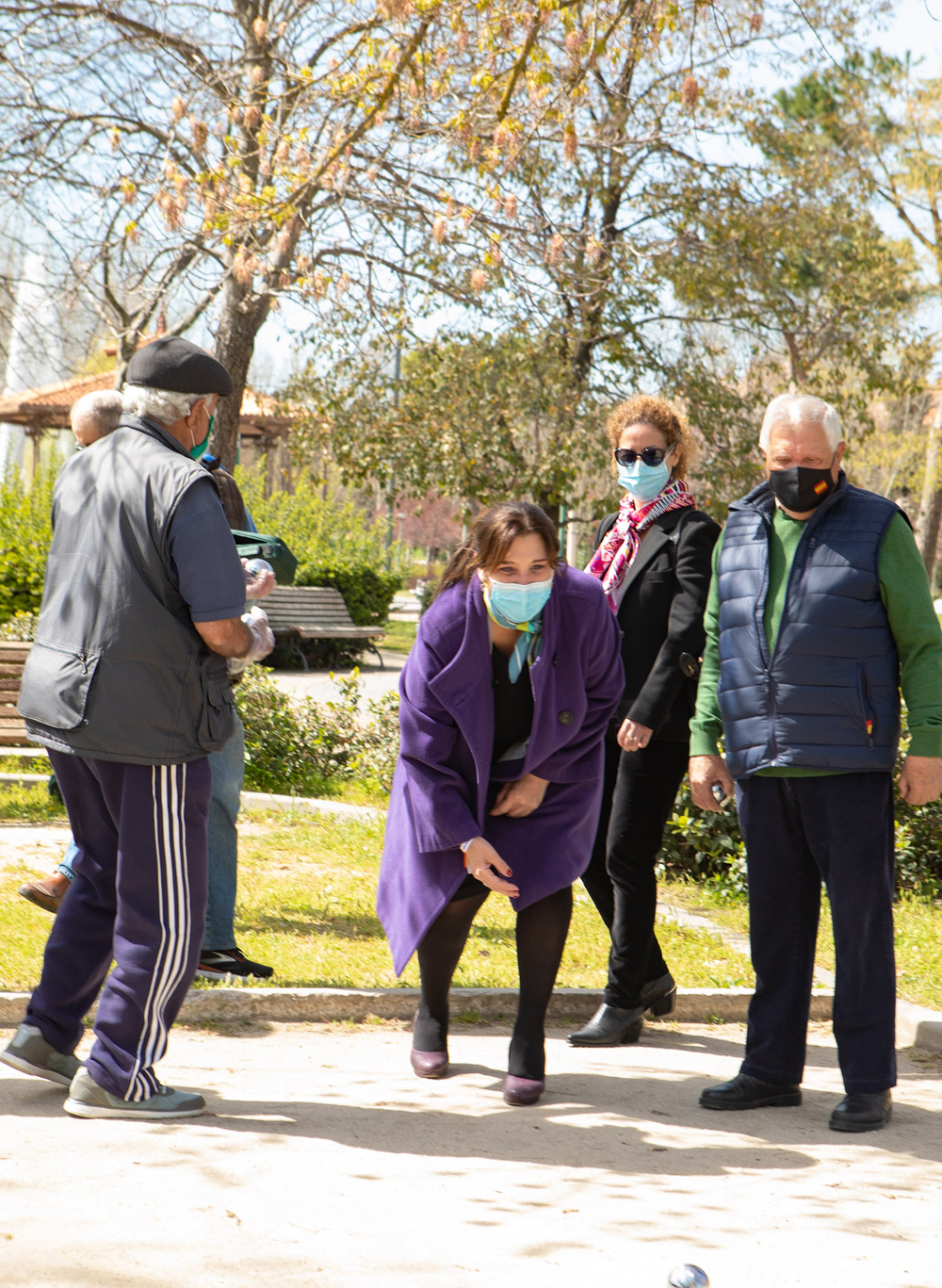 La alcaldesa, Susana Pérez Quislant, visita las nuevas dependencias para los usuarios de petanca