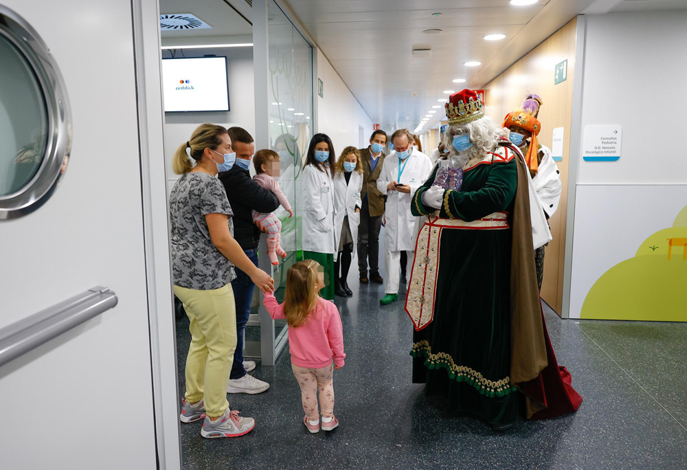 Visita alcaldesa y Reyes Magos Hospital Quirón