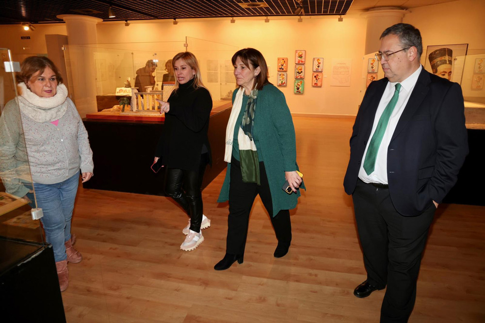 Susana visita exposición Con Disney a Egipto