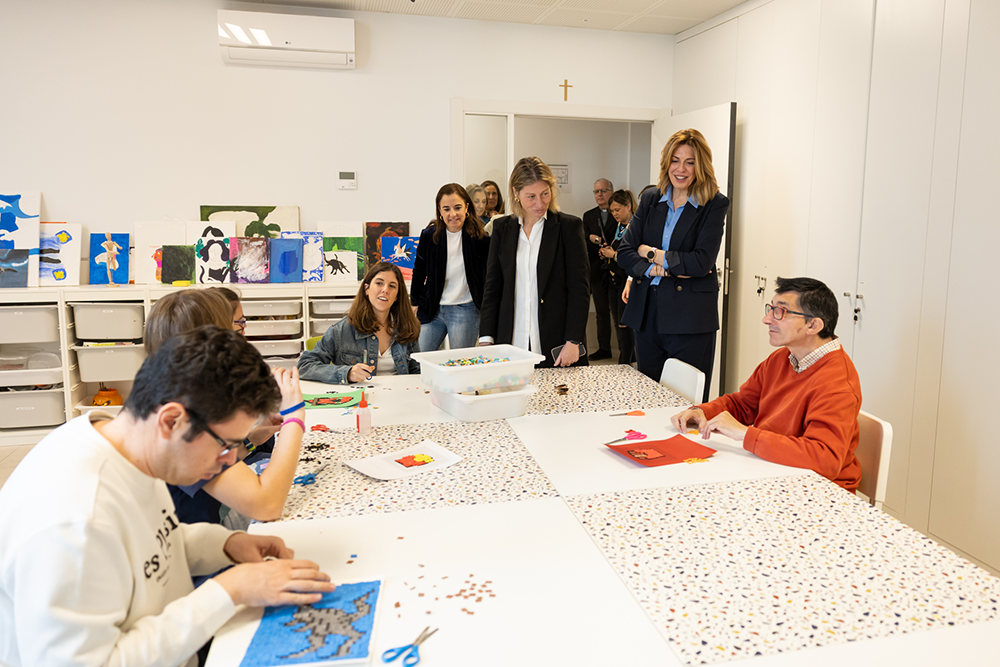 Paloma Tejero visita la Fundación Caná