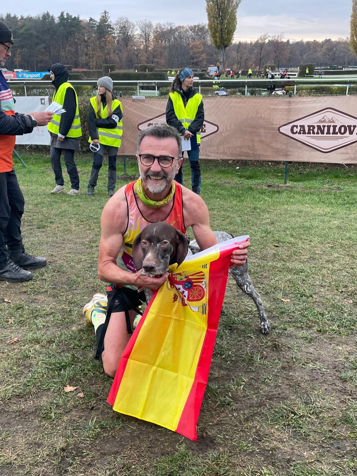 Antonio Navarro y su perro Hummer, del Mussuk Team, logran el octavo puesto en el Mundial de Canicross