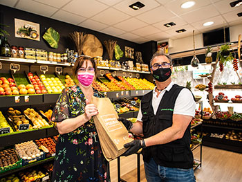 Entrega de bolsas ecológicas