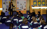 Niños asistentes a una de las actividades que se realizan en las bibliotecas