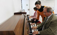 Clase de piano (Se abre en ventana nueva)