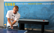 Jugando al ping pong en el CUBO Espacio Joven (Se abre en ventana nueva)