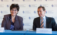 La alcaldesa y el director de Relaciones Institucionales del Real Madrid (Se abre en ventana nueva)