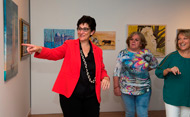 La alcaldesa de Pozuelo, Susana Pérez Quislant, en la exposición de Talleres del PMC (Se abre en ventana nueva)