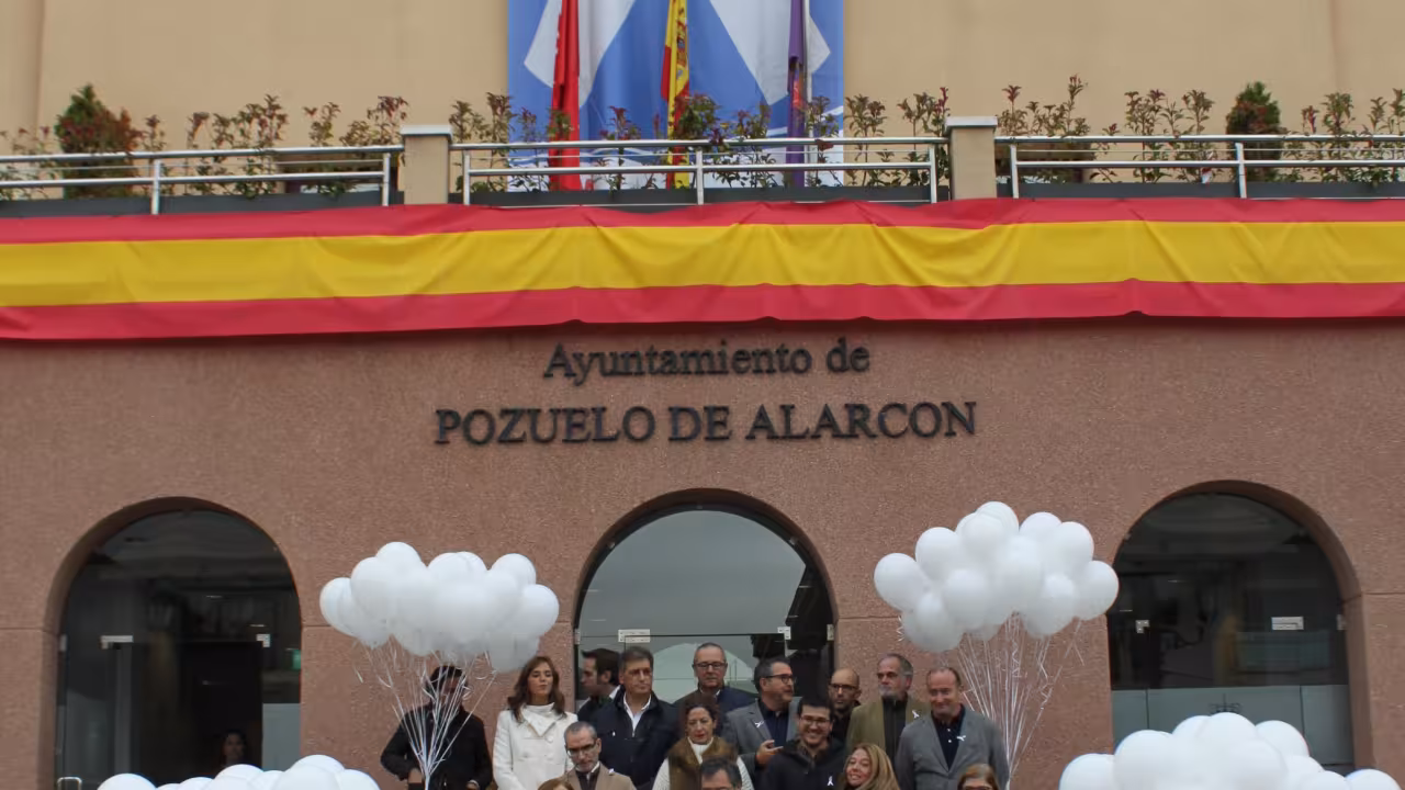 Pozuelo de Alarcón guarda un minuto de silencio en señal de rechazo a la violencia de género
