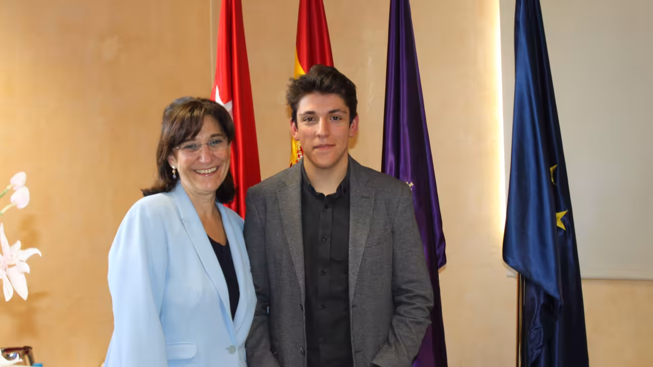 La alcaldesa felicita al estudiante de Pozuelo que participará en la próxima Olimpiada Iberoamericana de Biología que se celebrará en Ecuador