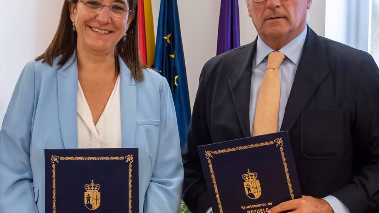 La alcaldesa, Susana Pérez Quislant junto al portavoz de VOX Juan José Aizcorbe