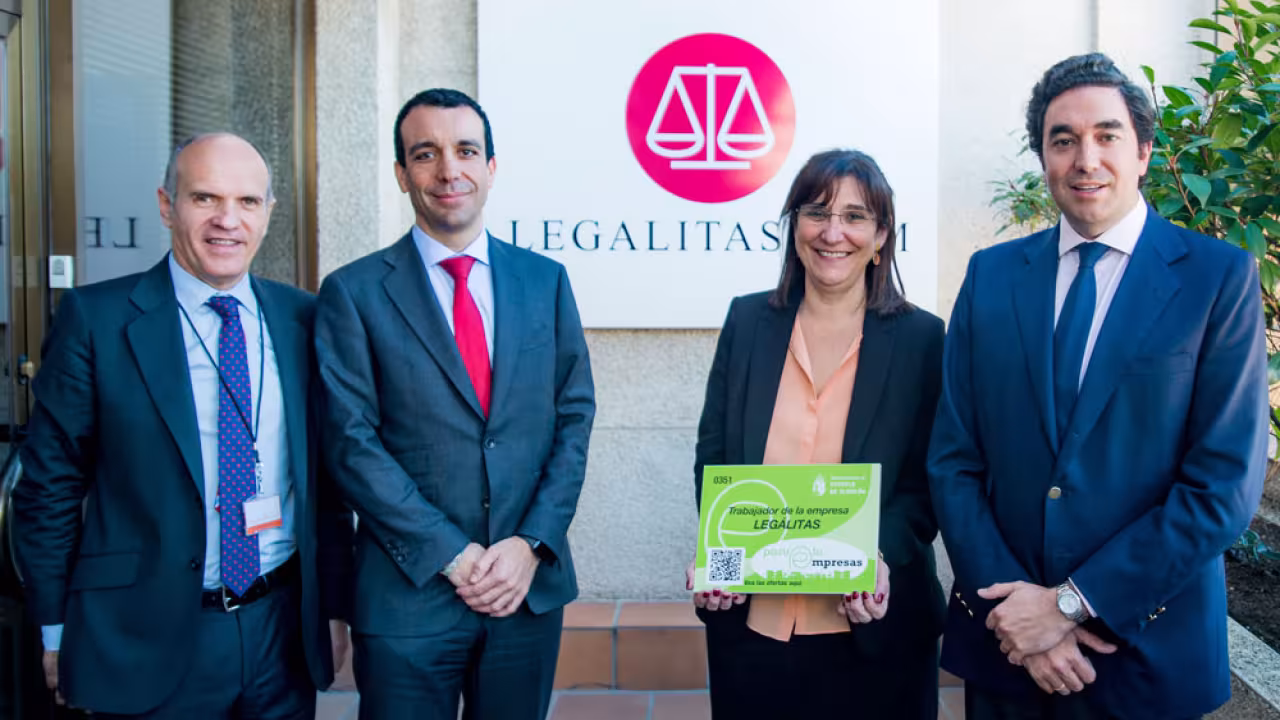 La alcaldesa, Susana Pérez Quislant, visita la sede de Legálitas en Pozuelo de Alarcón