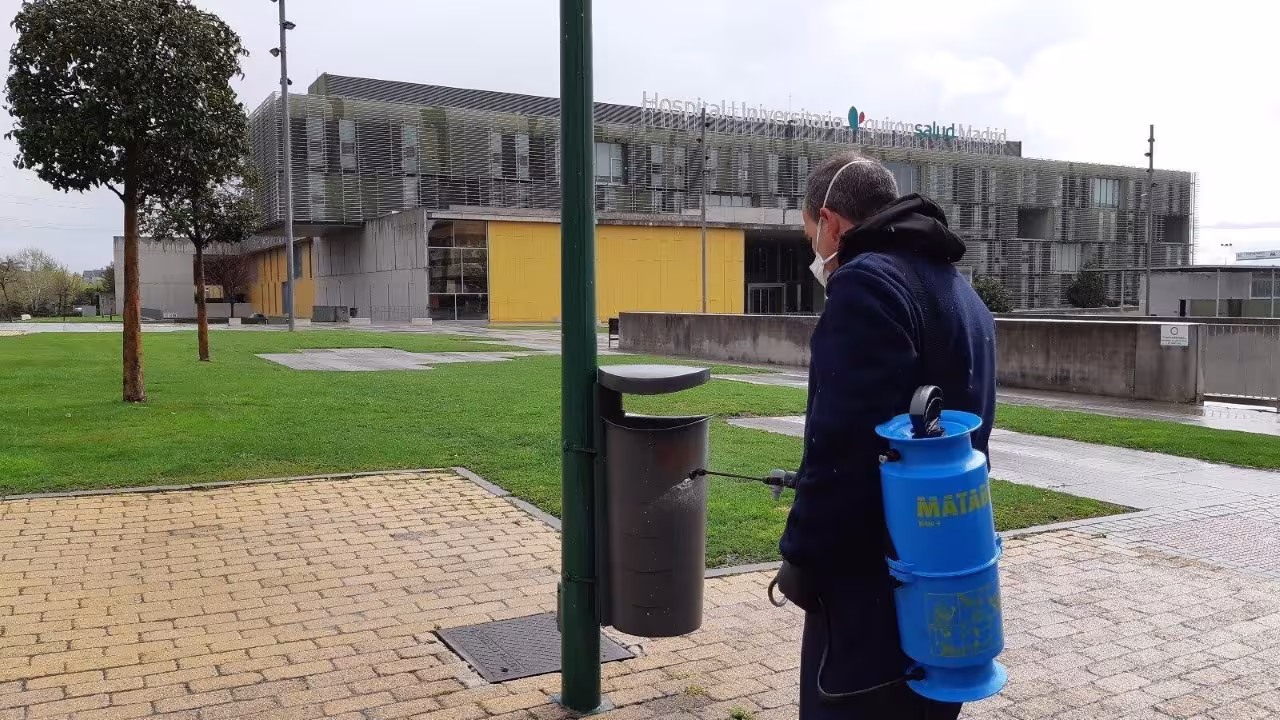 Servicios de limpieza en las cercanías de un hospital