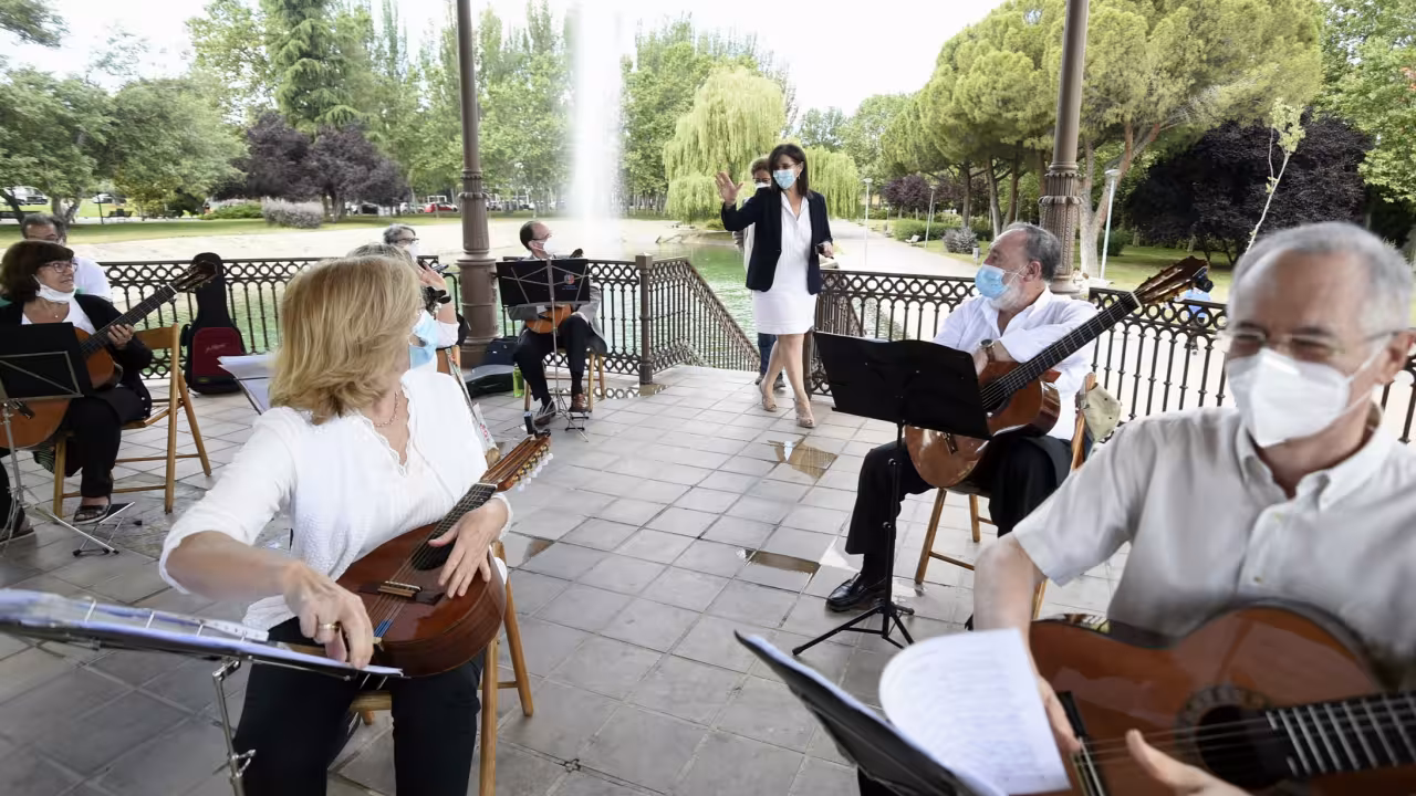 Orquesta Pulso y Pua en el templete