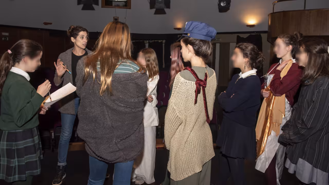 Escuela de Creatividad y Artes Escénicas