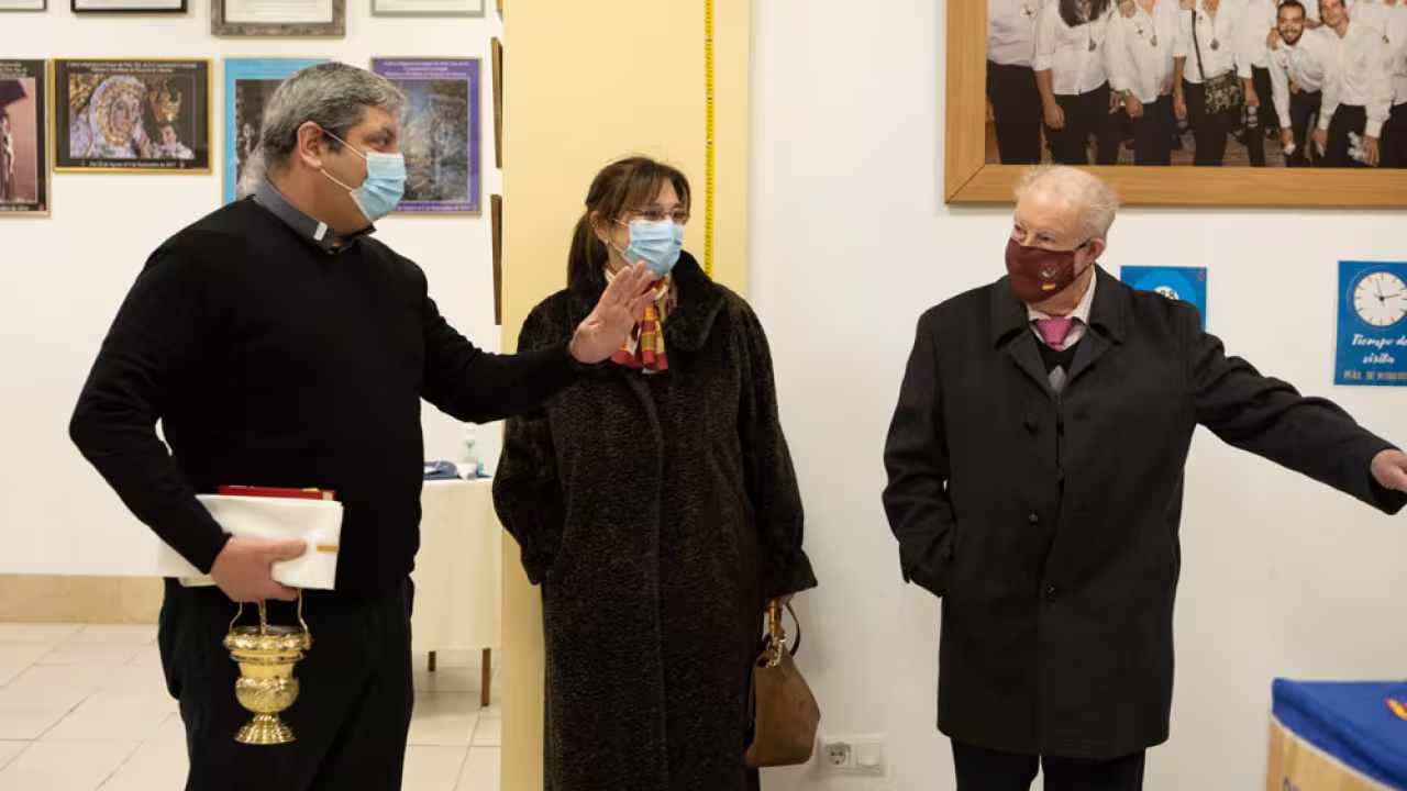 La alcaldesa visita el Belén de la Congregación de Nuestra Señora de la Consolación