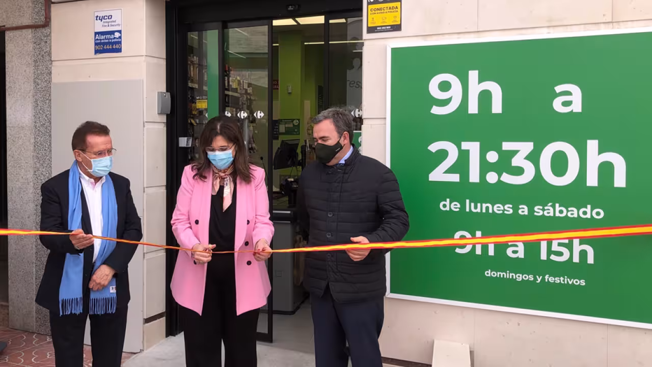 La alcaldesa inaugura Carrefour exprés en el centro de Pozuelo