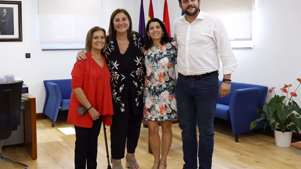 Alcaldesa y Fundación Corre en Rosa