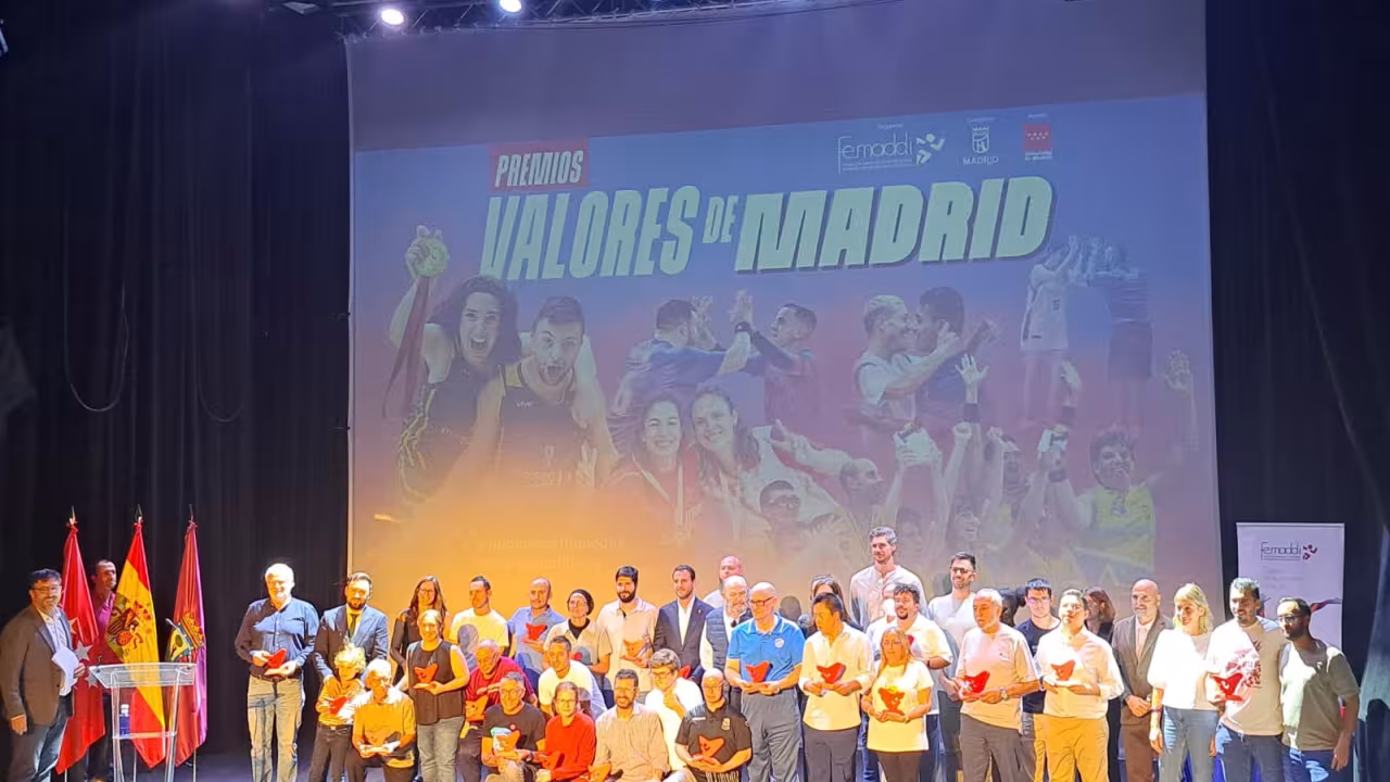 FEMADDI premia a Domingo Sierra, presidente del CD ATAM Pozuelo, en su gala Valores