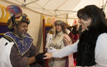 La alcaldesa de Pozuelo de Alarcón, Susana Pérez Quislant junto a Sus Majestades los Reyes Magos