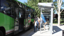 Una parada de autobus