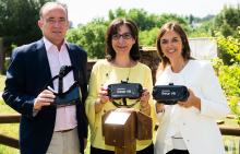 La alcaldesa, junto al concejal de Educación y el concejal de medio ambiente