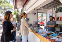 La alcaldesa en una edición anterior de la Feria del Libro