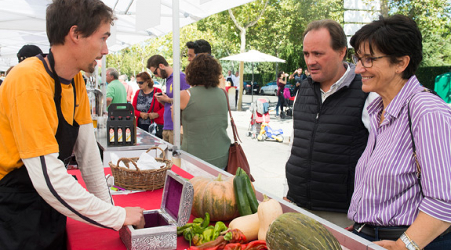 La alcaldesa visitó el mercado "La Despensa de Madrid"