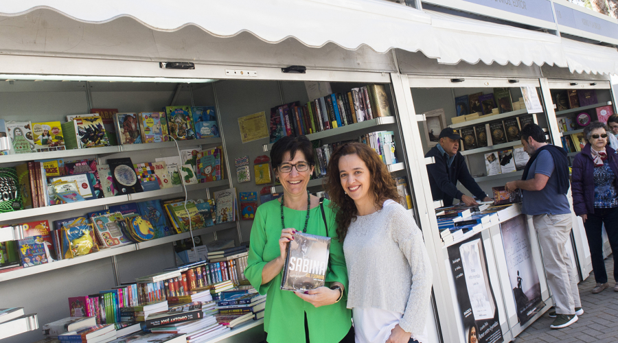 La alcaldesa visitó la Feria del Libro