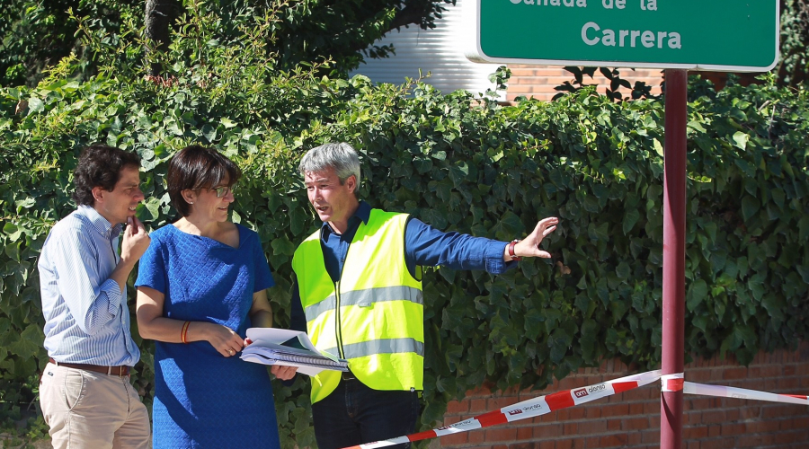 Susana Pérez Quislant viista las obras de la vereda de la Cañada de las carreras