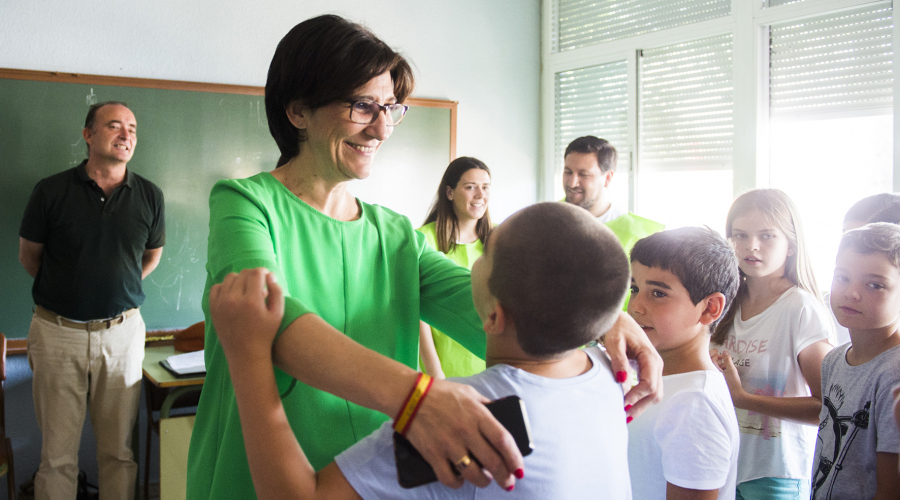 La alcaldesa de Pozuelo de Alarcón, Susana Pérez Quislant, visita los campamentos de verano