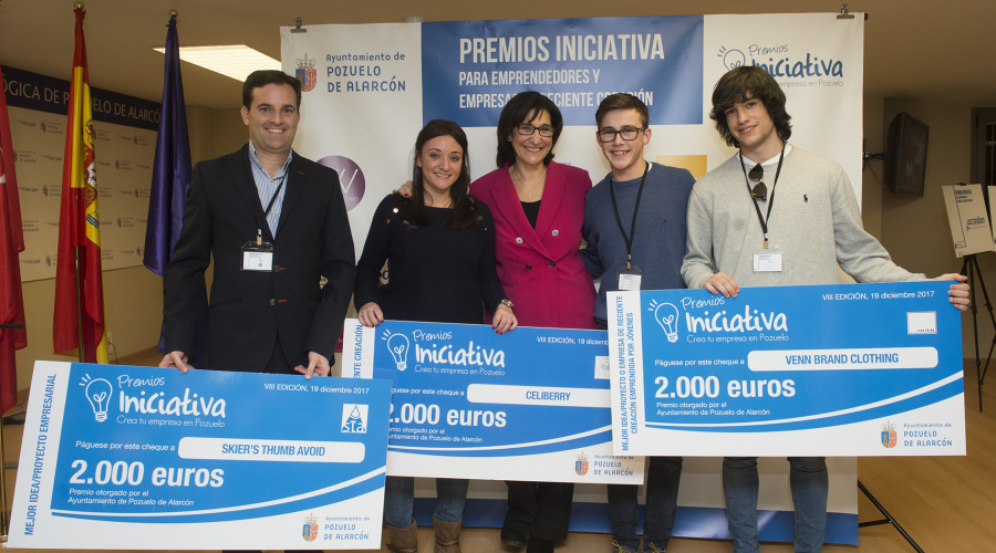 La alcaldesa de Pozuelo, con los premiados