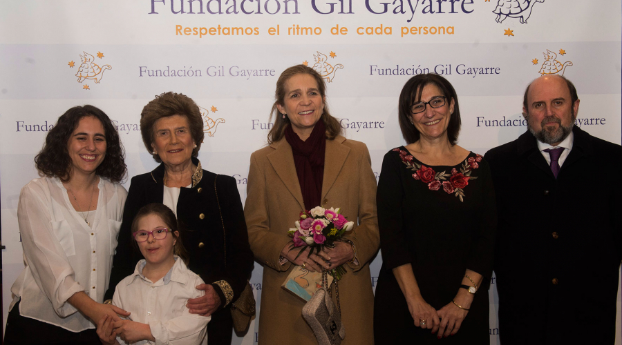 La alcaldesa de Pozuelo de Alarcón, Susana Pérez Quislant, junto a la Infanta Elena en el concierto solidario de la Fundación Gil Gayarre
