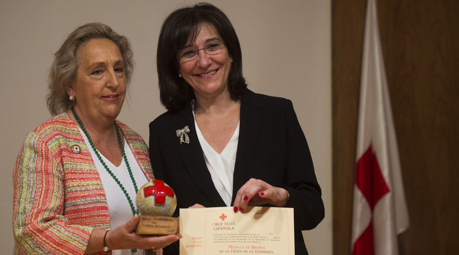 La alcaldesa con la presidenta de Cruz Roja