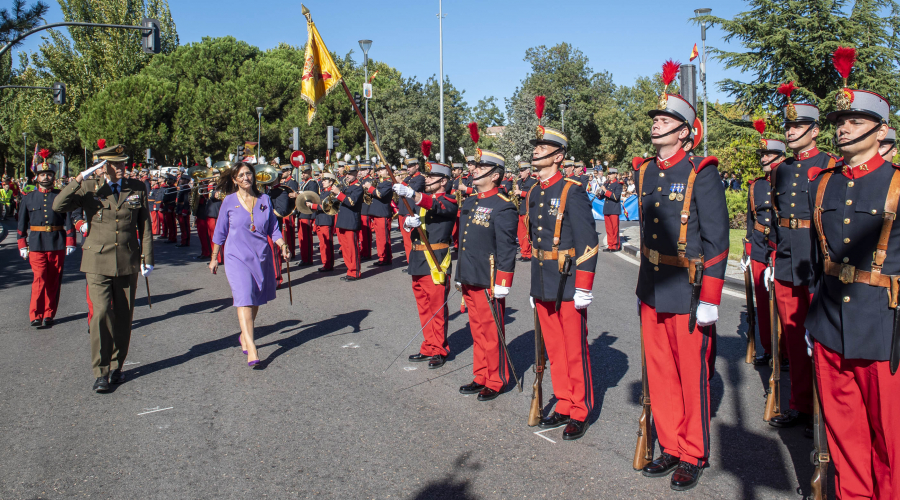 Desfile celebrado en honor a la Bandera