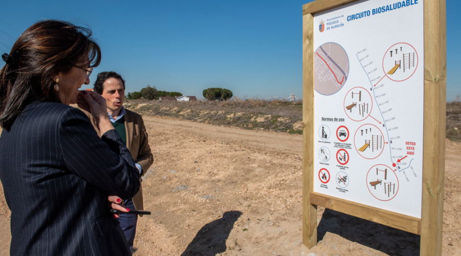 La alcaldesa en el circuito biosaludable de La Cabaña