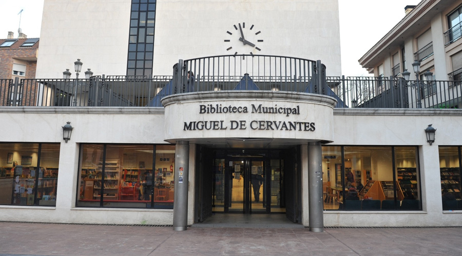 Fachada de la Biblioteca Miguel de Cervantes