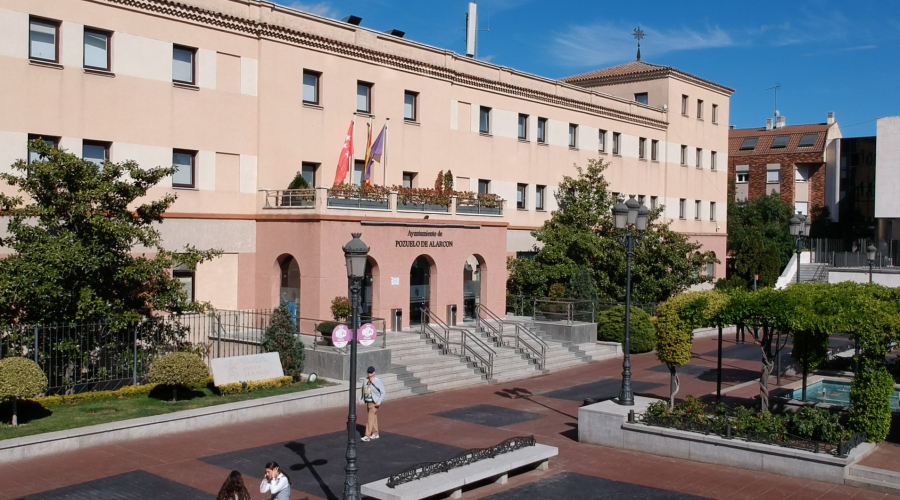 Fachada del Ayto y Plaza Mayor 