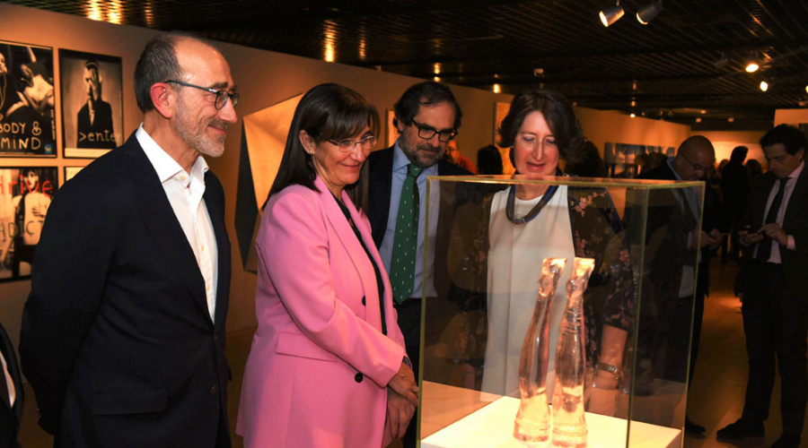 Susana Pérez Quislant en la inauguración de la exposición de la Fundación Coca Cola