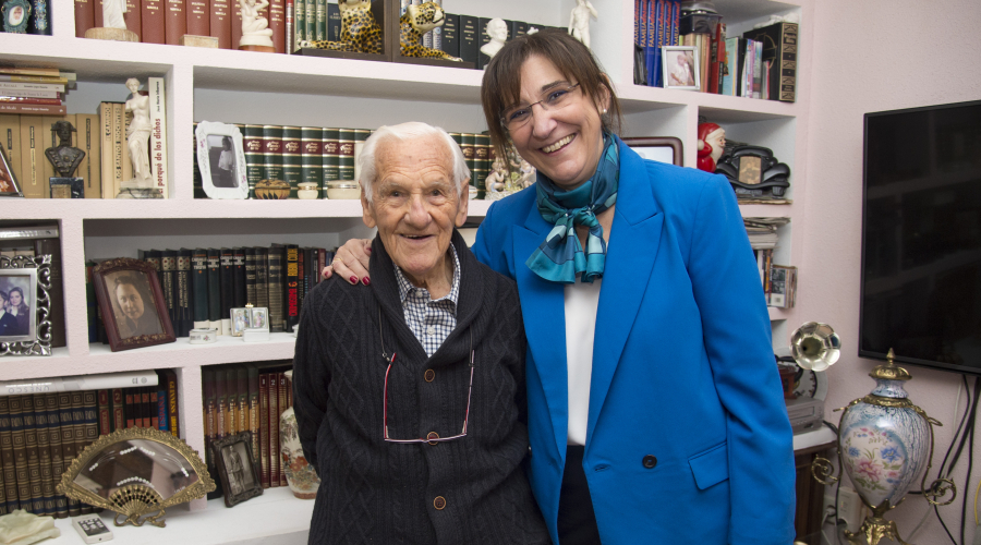 La alcaldesa celebra los cien años de un vecino de Pozuelo