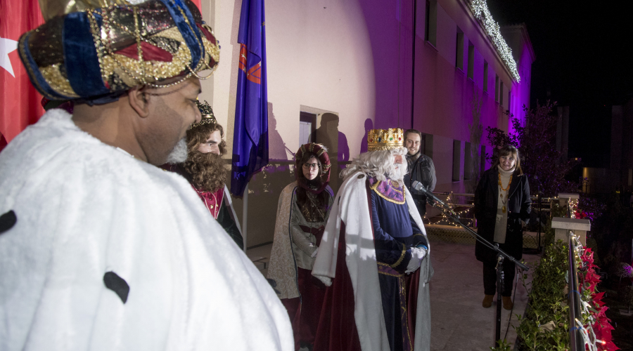 Reyes Magos en el balcón del Ayuntamiento para saludar a los pozueleros