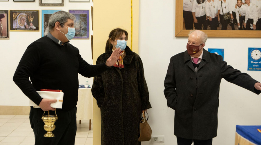La alcaldesa visita el Belén de la Congregación de Nuestra Señora de la Consolación