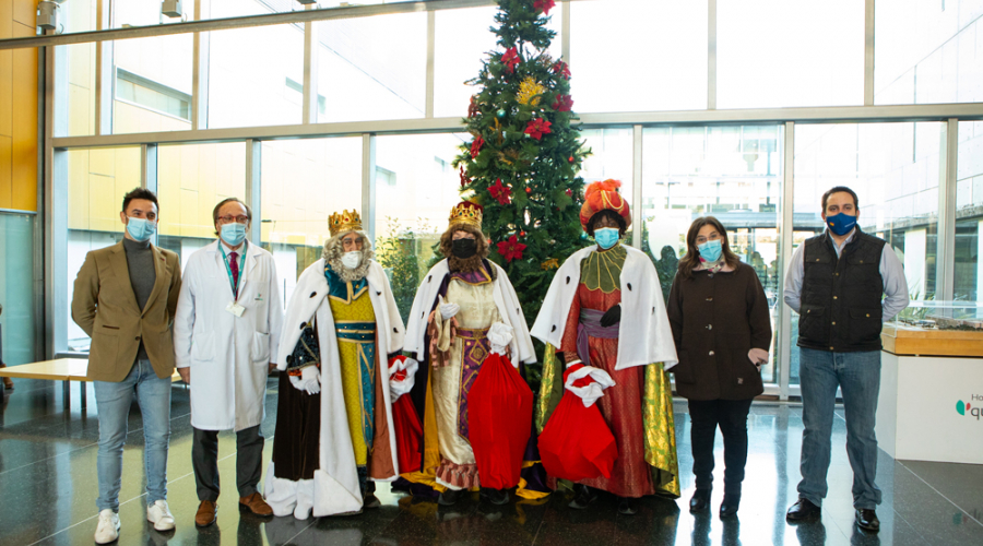 Los Reyes Magos junto a la alcaldesa de Pozuelo en el Hospital Quirón Pozuelo