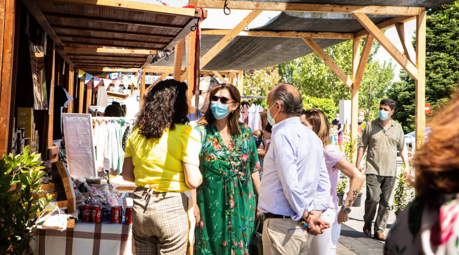 Pérez Quislant visita la Feria de Comercio de Pozuelo que reúne a más de medio centenar de comercios