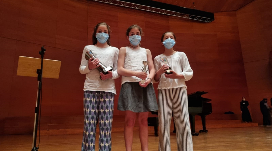 Carla, Manuela y Ana Blasco Caprile son tres hermanas y prodigiosas del piano y violín